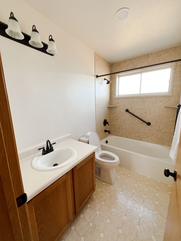 Top Bathroom Remodeling Companies in Taylorville, IL